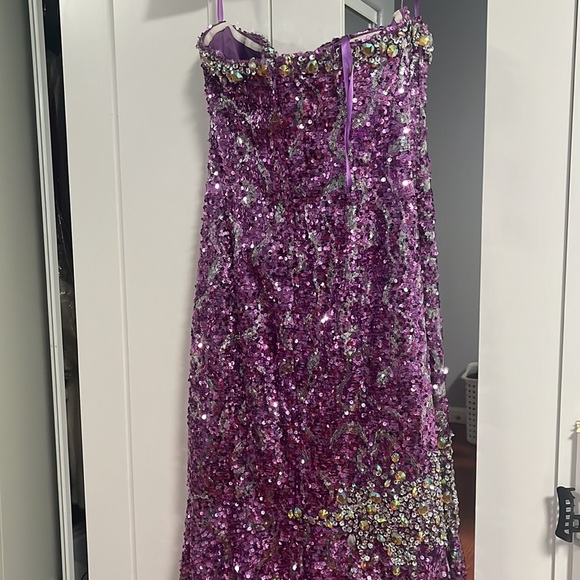 Beautiful Purple Dress long with sequins and gems - Picture 4 of 4